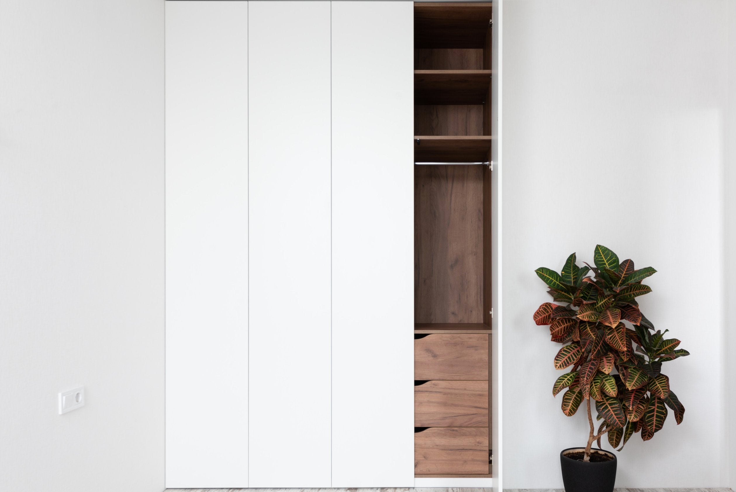 Cabinet Hardware & Wardrobe Fittings