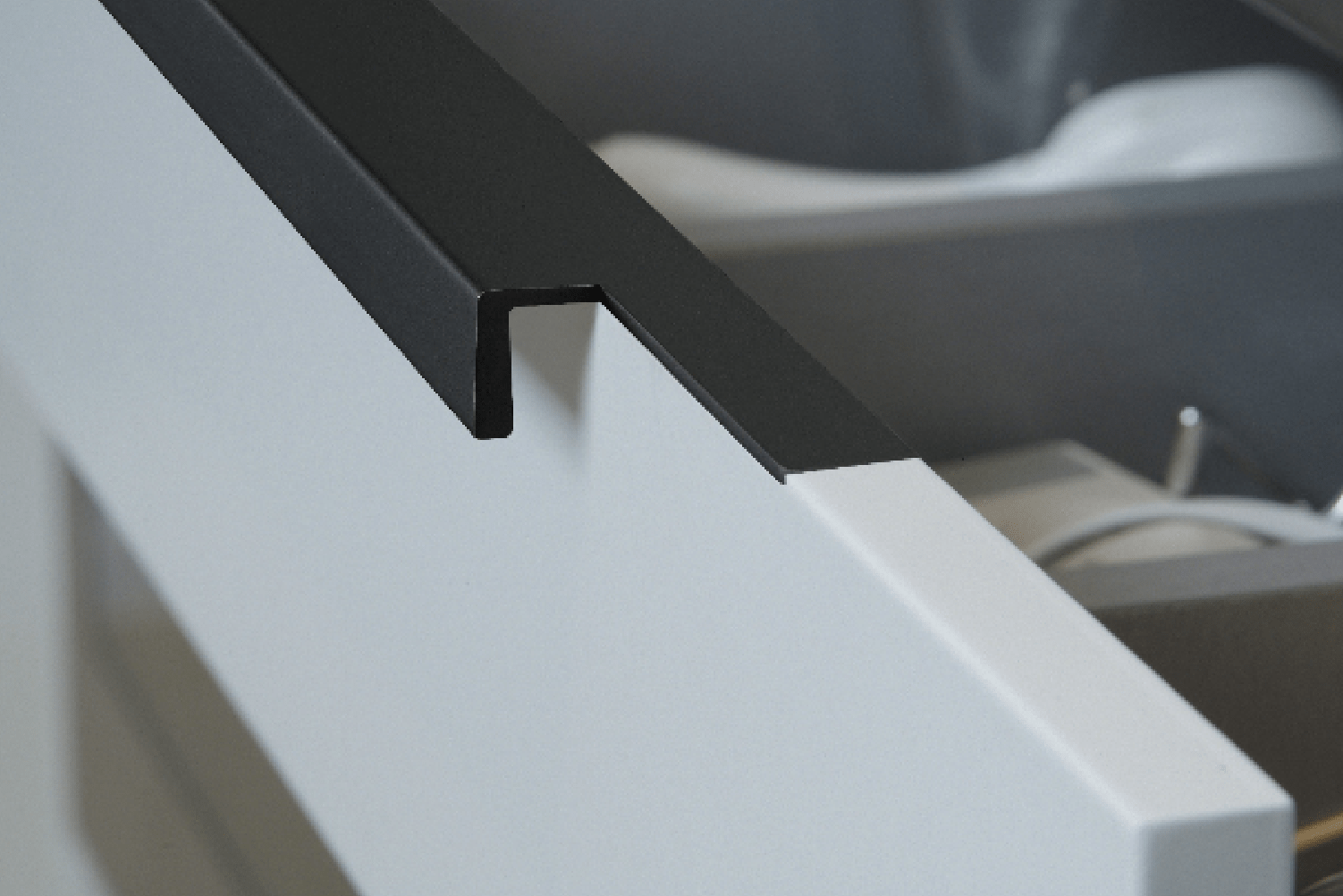 07 - 2015 Black is back .... - Mardeco Architectural Hardware