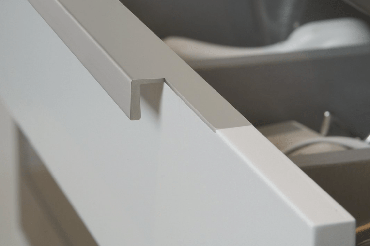 01-2012  Estiva 4022 now available in 4 sizes. - Mardeco Architectural Hardware